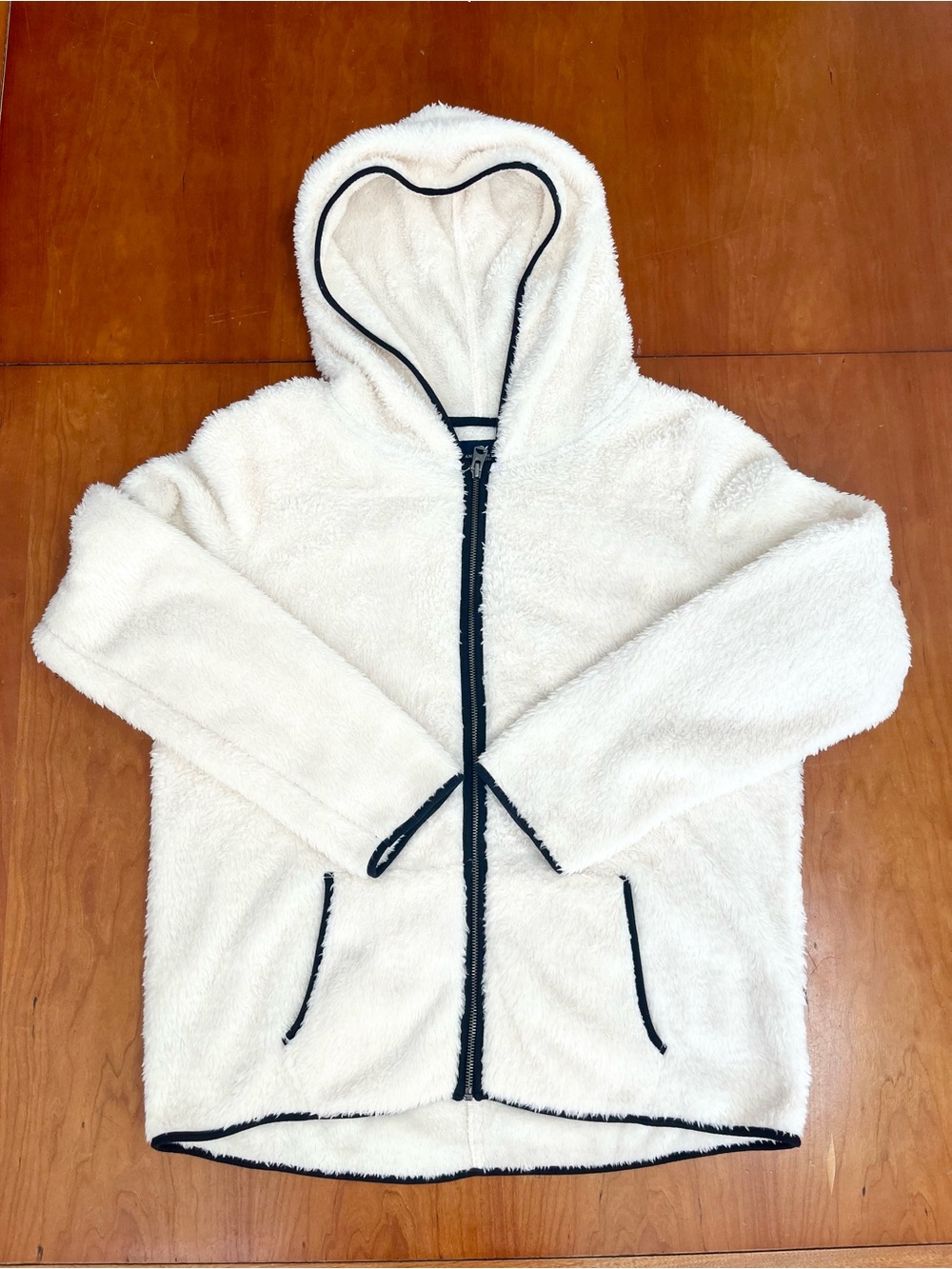 NWOT American Eagle Outfitters Cream/Black Hooded Sherpa Fleece Full Zip Jacket